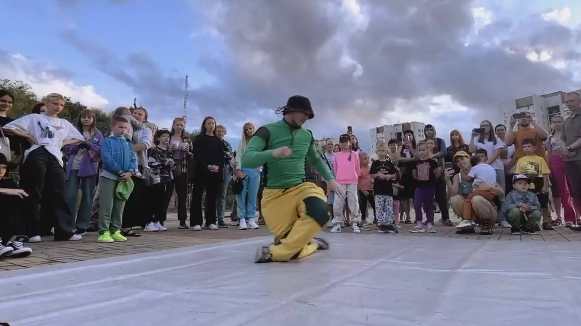 Брейк данс баттлы в Белгороде. Эдуард Тарарухин, тренер школы танцев Dance Life смотреть онлайн