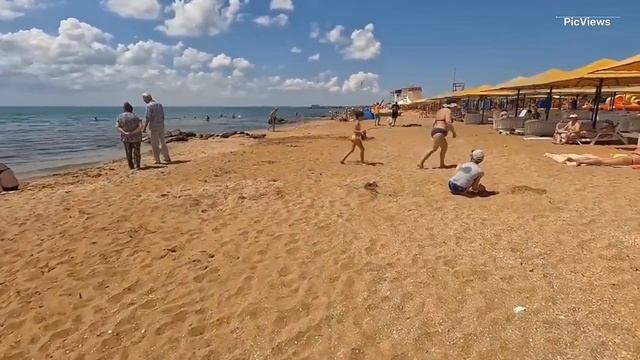 Крым Феодосия Золотой пляж сегодня 25 июня 2025. Какая погода в Феодосии сейчас, обстановка на море смотреть онлайн