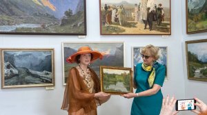 Встреча с писателями на фоне выставки "Кавказ подо мною"