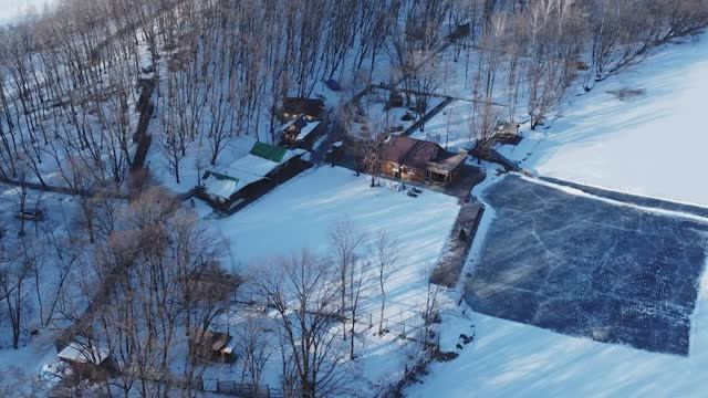 Домики у озера январь 2023г.