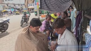 Уличный парикмахер ASMR Стрижет и чисто бреет на обочине дороги