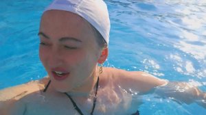 Наконец-то плаваю в бассейне