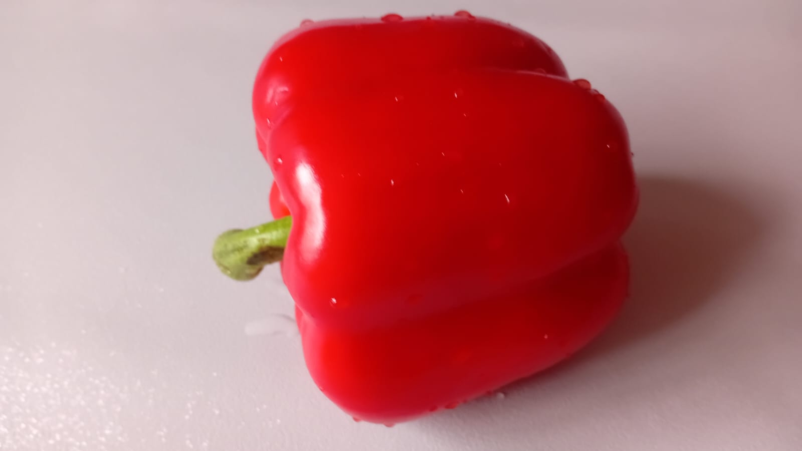 МАРИНОВАННЫЕ БОЛГАРСКИЕ ПЕРЦЫ с СЕЛЬДЕРЕЕМ и ЧЕСНОКОМ смотреть онлайн