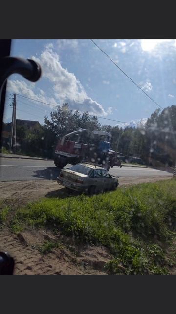 Лето на дворе силосовка идёт полным ходом пока работал работу ХТЗ, дон в кадре смотреть онлайн