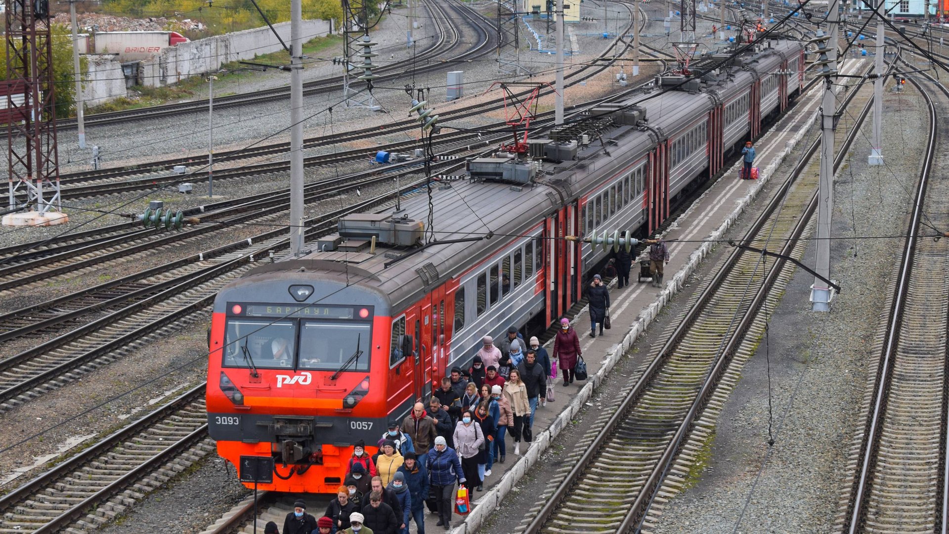 Электропоезд ЭД9Э-0057. Покатушки от Развилки до Присягино. смотреть онлайн