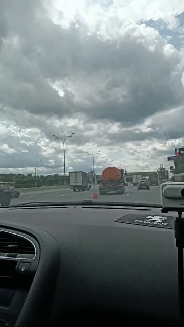 25.06.25 едем на тренировку на автомобиле, мешаю мужу вести автомобиль.