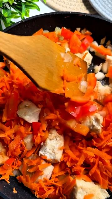 Тушенная капуста с куриным филе