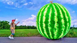 Бабушка сделала Гигантский Арбуз а птица забрала его.