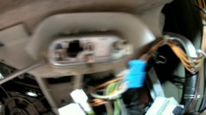 Вынимаем сгоревший ТЭН стиральной машины.