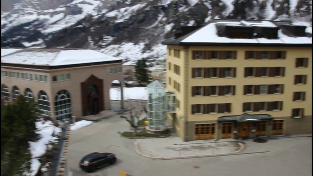 Швейцария. Вид из окна отеля Thermal Hotels & Walliser Alpentherme Leukerbad (Maison Blanche). смотреть онлайн