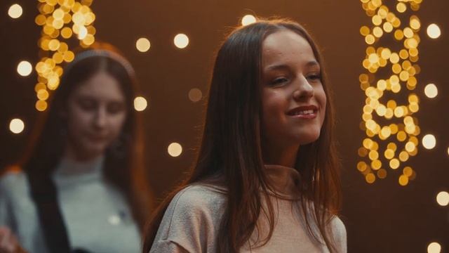Радуйся мир, Господь твой идёт! Земля, ликуй пред Ним🕊️ смотреть онлайн