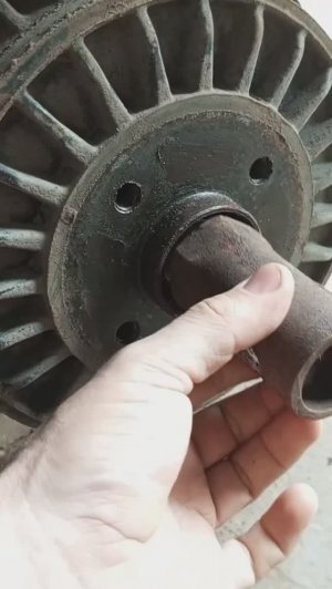 Замена задних тормозных колодок на Лада Ларгус Кросс 2020г. С самодельным съёмником.