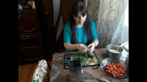 Салат с баклажанами и другими составляющими. Как вы думаете, с чесноком вкуснее?