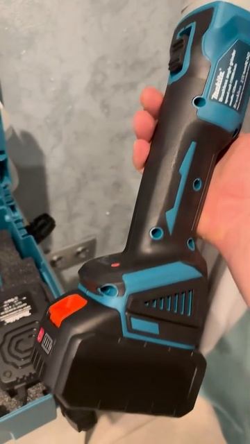 Болгарка аккумуляторная / углошлифовальная машина 125, (УШМ), 36 В, 2 АКБ смотреть онлайн