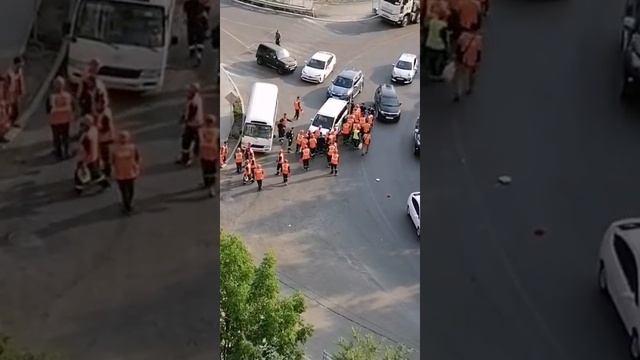 драка мигрантов во владивостоке , повредили авто перекрыли дорогу