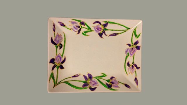 Ручная роспись фарфоровых тарелок цветочными орнаментами