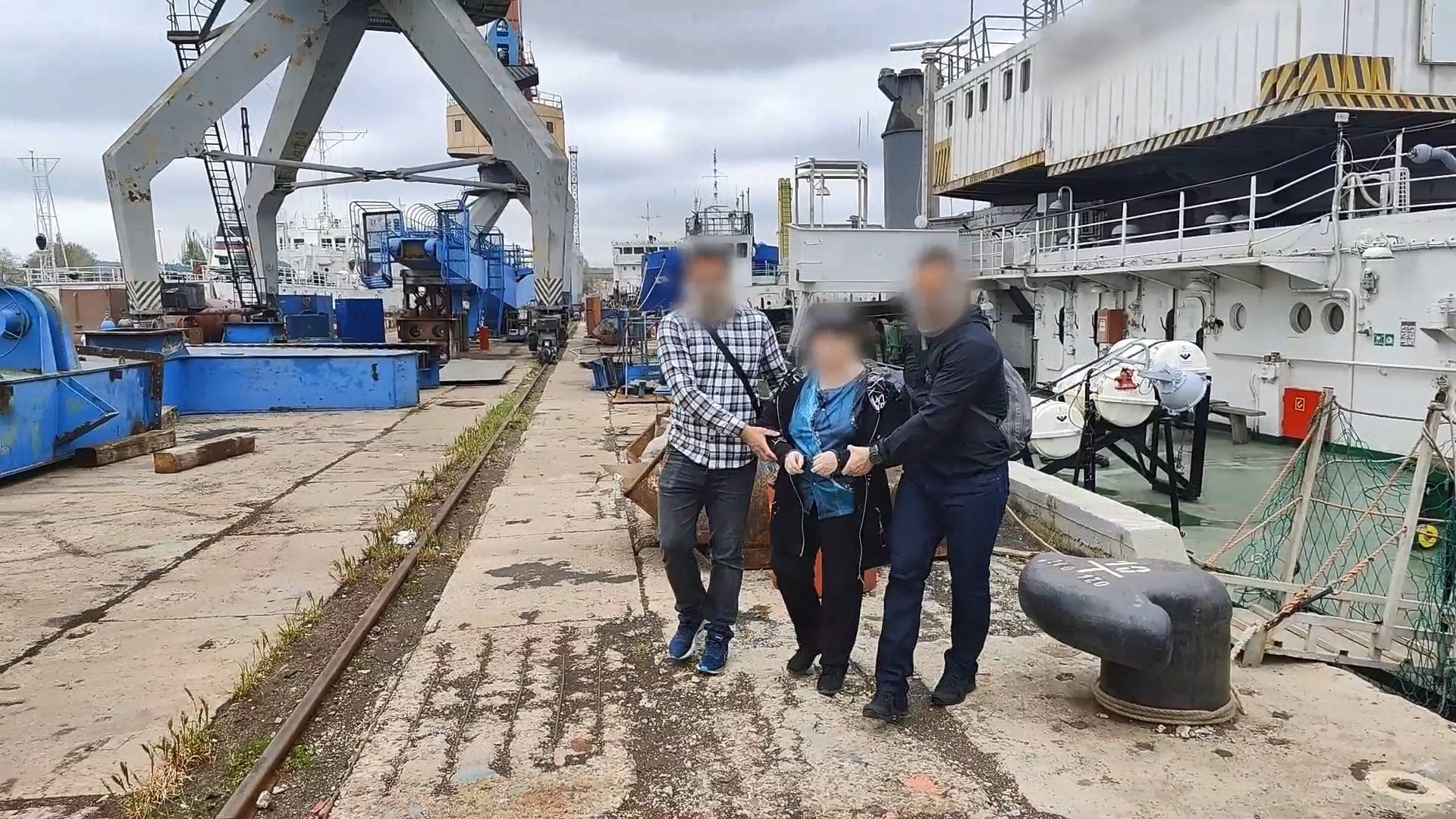 ЖИТЕЛЬНИЦА НОВОРОССИЙСКА ЗАДЕРЖАНА ЗА ГОСИЗМЕНУ смотреть онлайн