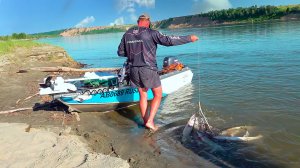 Куда её больше то? Обь раздает на каждом забросе! Рыбалка с ночёвкой на реке.