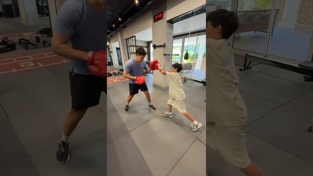 Дмитрий Бивол тренирует сына смотреть онлайн