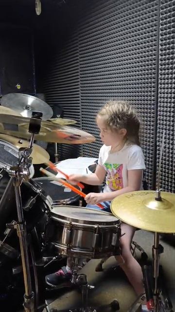 Барабаны это заманчиво...