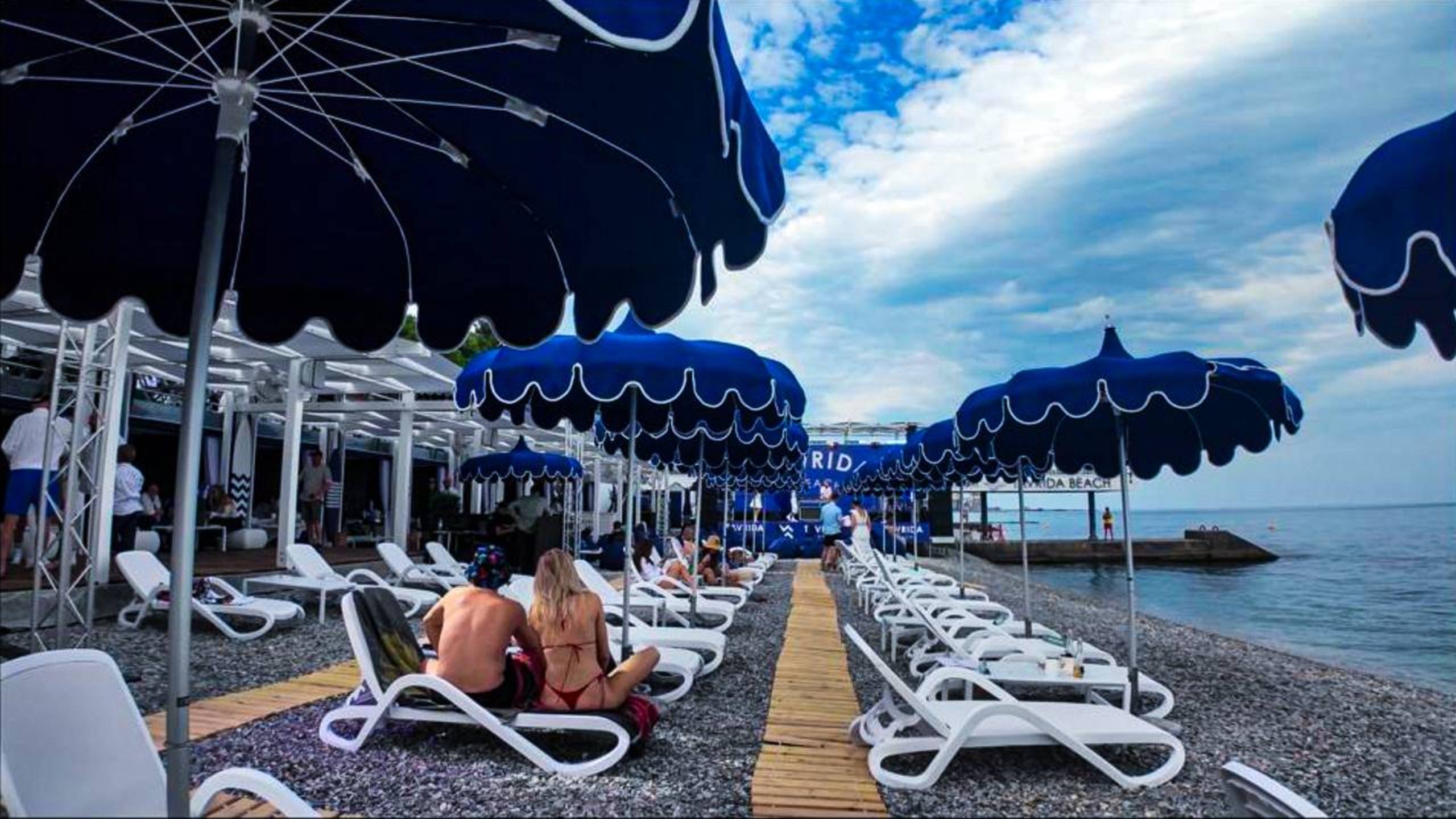 МЫ ПОБЫВАЛИ НА ОТКРЫТИИ НОВОГО ПЛЯЖА В ЯЛТЕ - ТАВРИДА BEACH! Во что превратился лучший пляж Крыма? смотреть онлайн