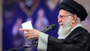 Верховный лидер Ирана Хаменеи сообщил о победе страны над США
