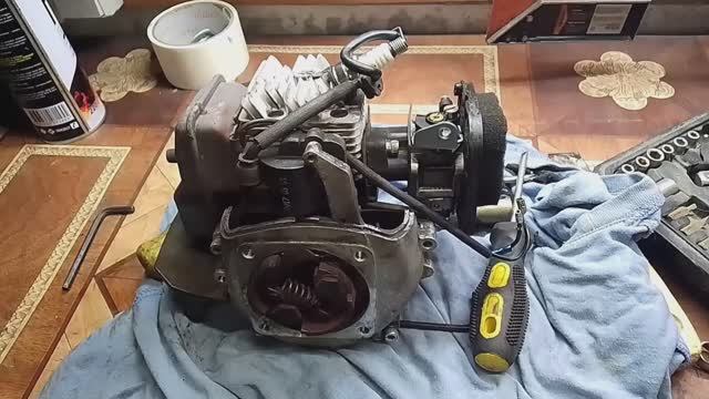 Тример-мотокоса глохнет на горячую и не запускается пока не остынет. Проблема решена!