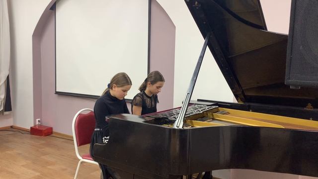 Полина Захаренко (4 кл.) и Светлана Баринцева (5 кл.) - Элегия (автор Дмитрий Соболев)