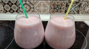 Клубнично - банановый смузи