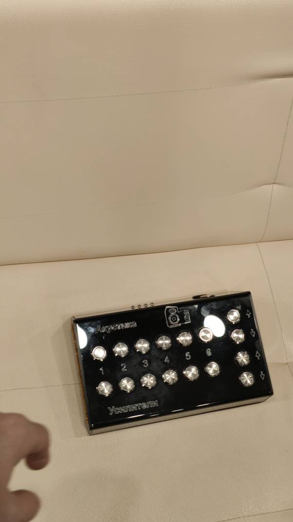 Коммутатор акустических систем и усилителей Skayton смотреть онлайн