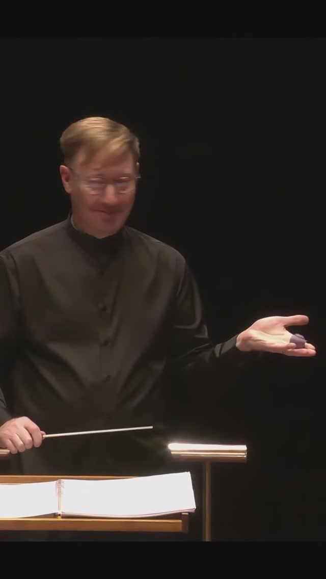 Дирижер с потрясающей реакцией! смотреть онлайн