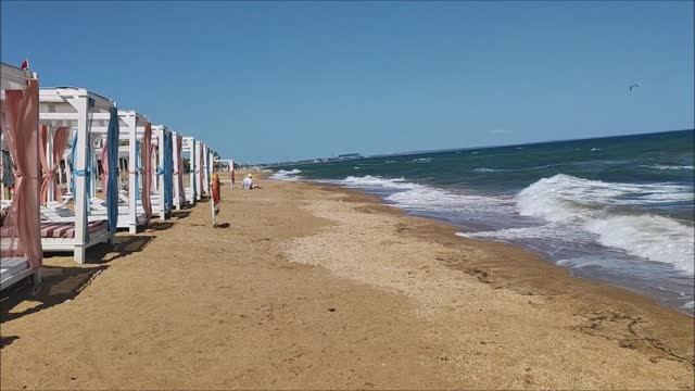 Крым.Феодосия. Песчаные пляжи Золотые пески и другие во время шторма. Июнь 2025 год. смотреть онлайн