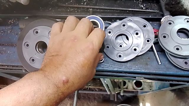 начал делать колесики под двухпорную тележку катков мотобуксировщика смотреть онлайн