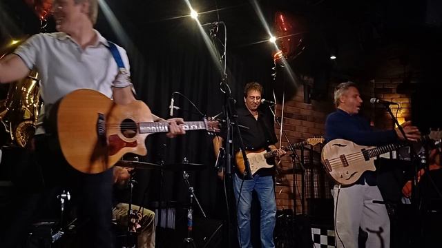 шмели для группы Ирония Судьбы смотреть онлайн