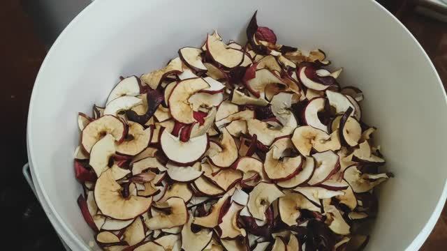 ЯБЛОЧНЫЕ ЧИПСЫ в СУШИЛКЕ ВЕТЕРОК 2. #чипсы #яблоки # сухофрукты #электросушилка #ветерок2 #заготовки