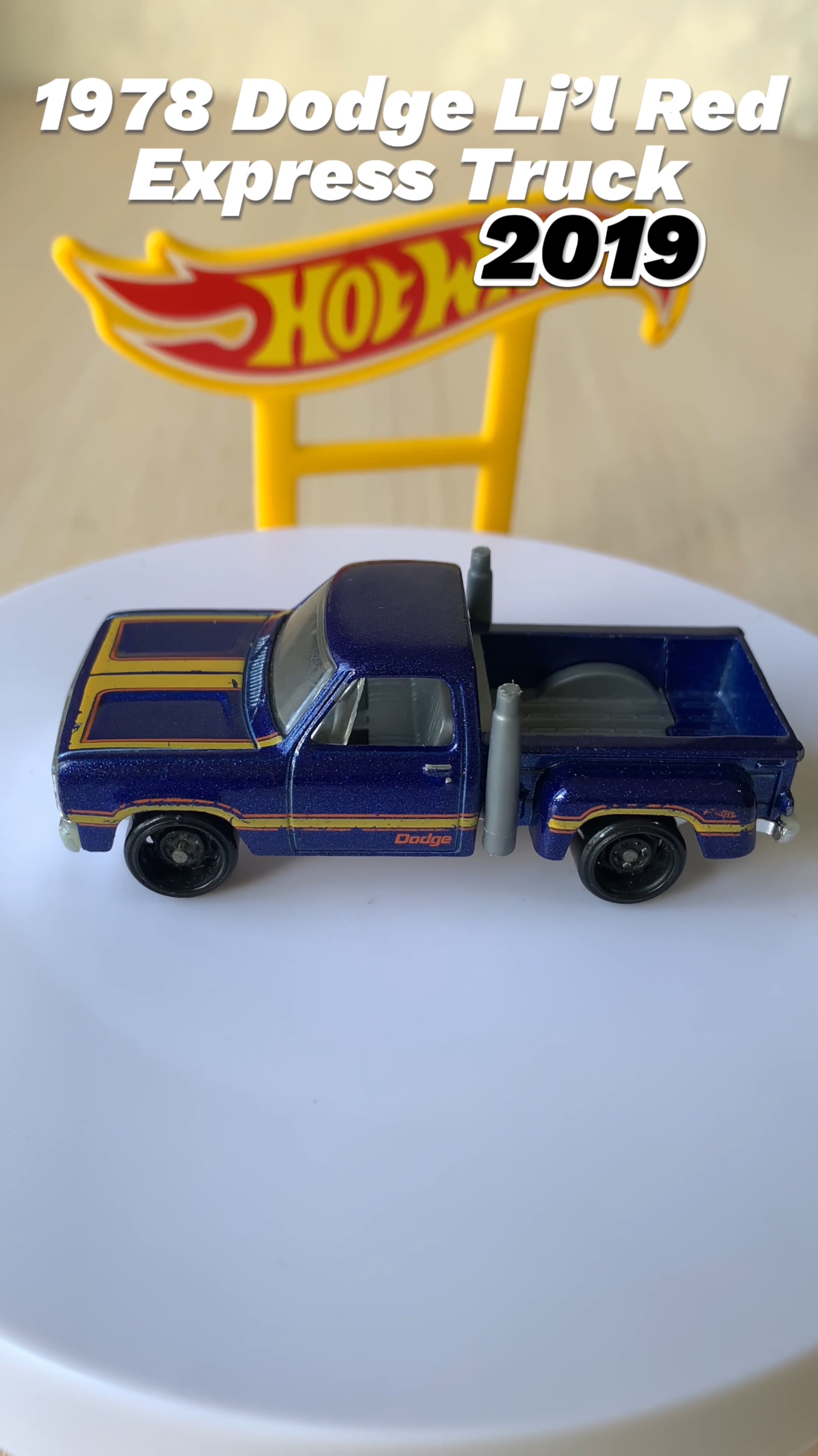 1978 Dodge LPU Red Express Truck 2019 Hot Wheels