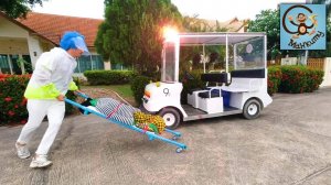 Манкиту играют в скорую помощь, воришку и супергероя. Истории для детей.