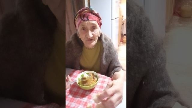 Тушеная картошечка жиденькая с гусиным окорочком. смотреть онлайн