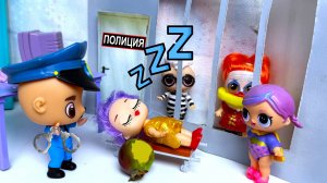 СПЯЩАЯ ПРЕСТУПНИЦА😴😱 ПОДДЕЛКИ ЛОЛ LOL перепутали ЯБЛОЧКИ🍏 куклы сюрприз смешные МУЛЬТИК Даринелк