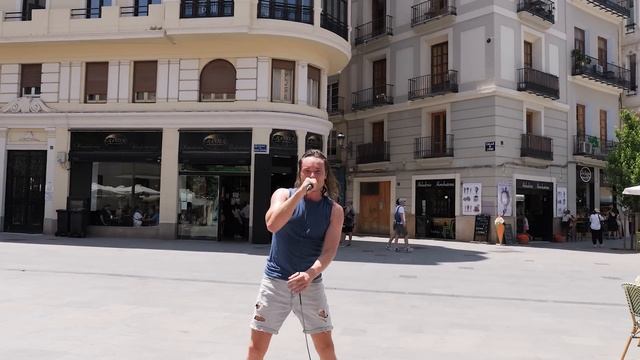 18 мне уже - Иностранцы дали ЖАРУ на улице Европы под песню Руки ВВерх смотреть онлайн