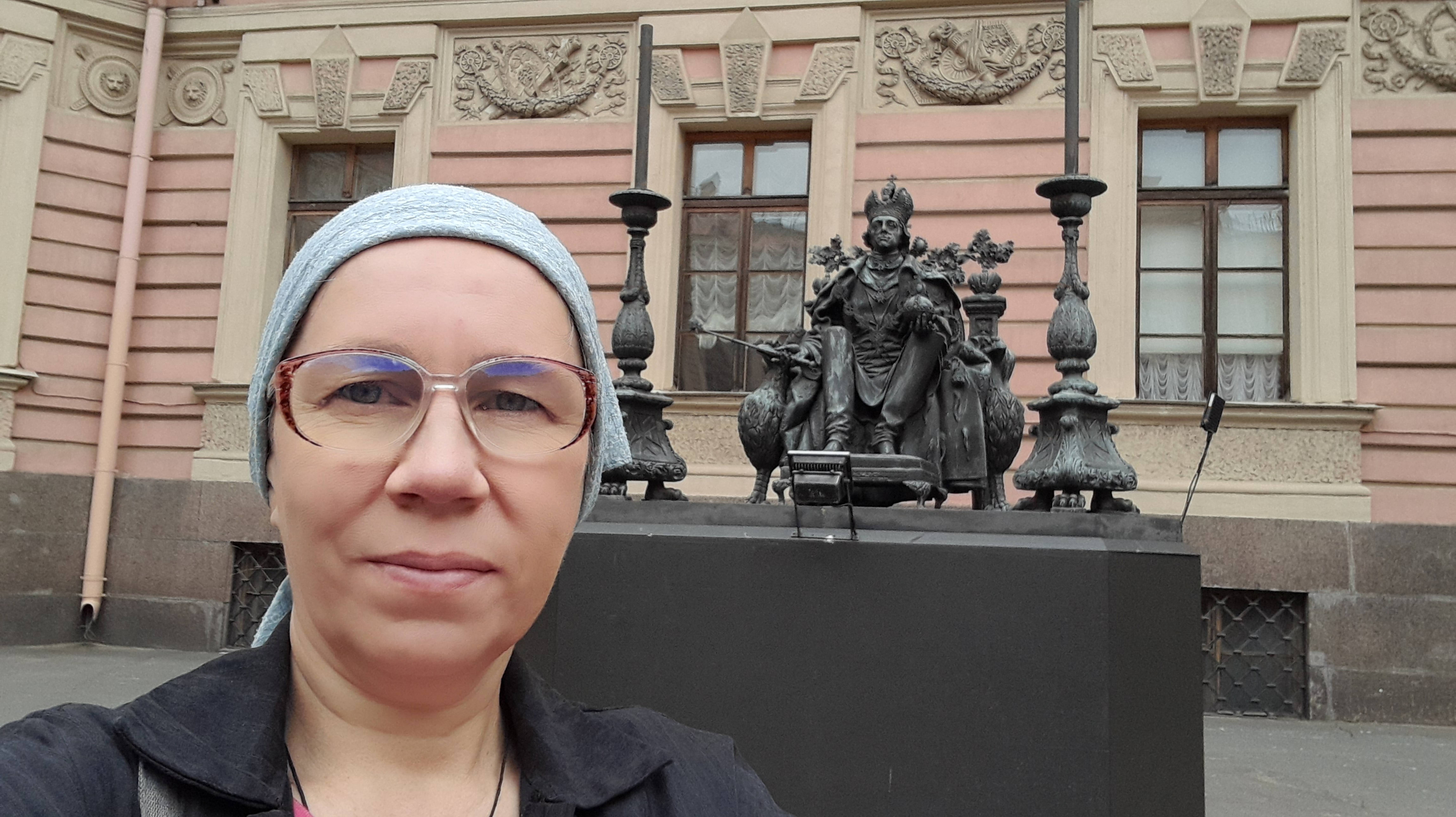 Парадный двор Михайловского замка. Иду по Петербургу. смотреть онлайн