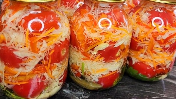 ПРОСТО ЗАЛИВАЮ КИПЯТКОМ. Закрываю по 50 банок! Невероятно вкусный рецепт с ПОМИДОРАМИ и с Капустой! смотреть онлайн