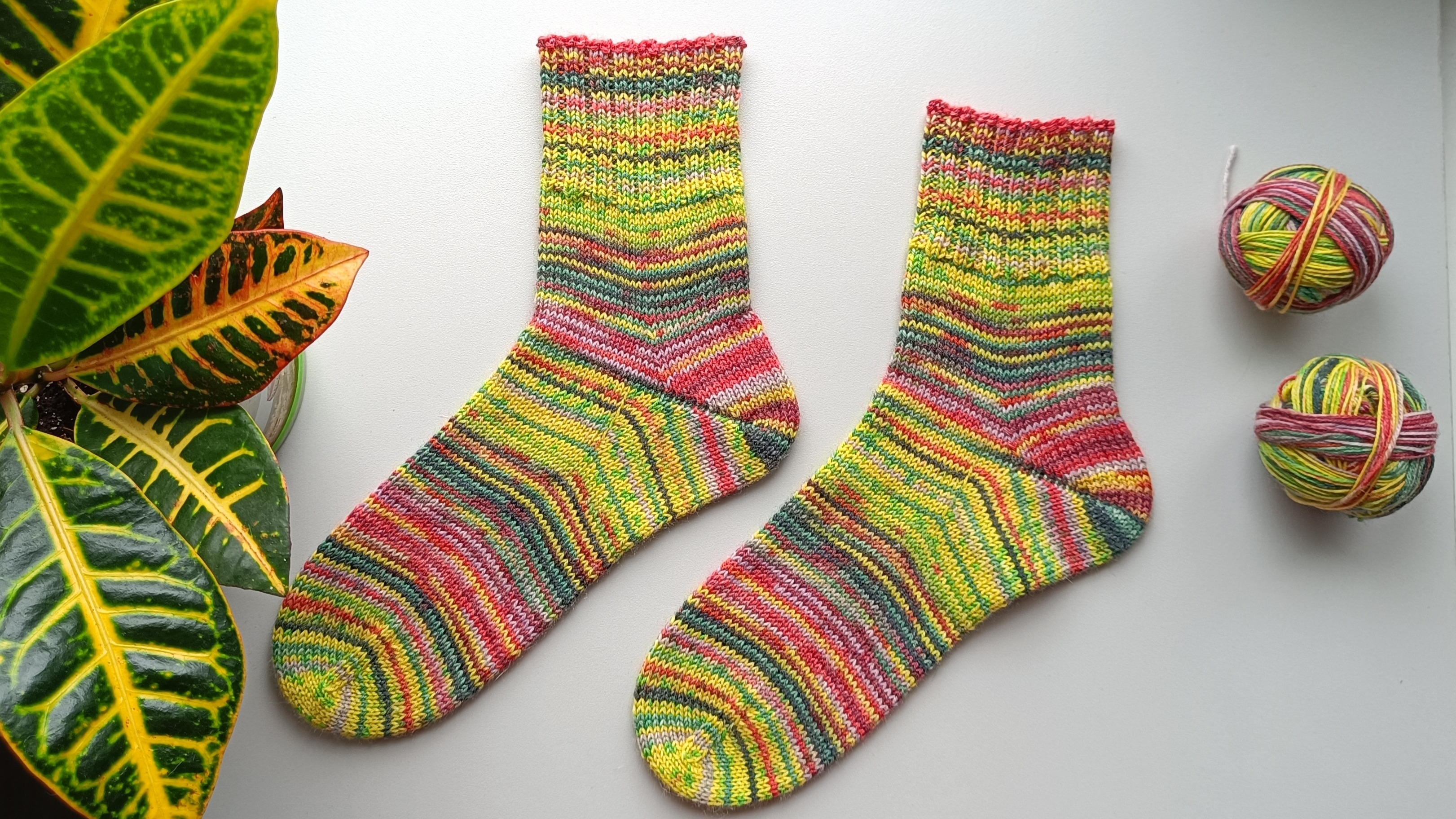 Носочный календарь 2025. Июнь. Жемчужина коллекции. Участник 6. смотреть онлайн