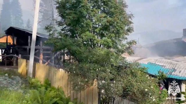 Крупный пожар в селе Иогач Республики Алтай смотреть онлайн