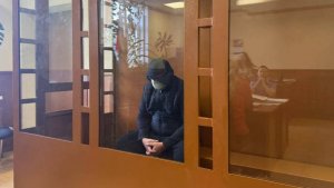 Пойманный на взятках чиновник из Колпина выбросил деньги в окно