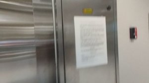 китайский лифт в ТЦ аструм видное с восстановленым звуком прибытия.