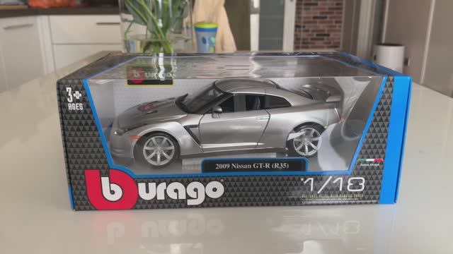 Обзор модели Nissan GT-R R35 в масштабе 1/18 от Bburago смотреть онлайн