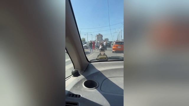 ДТП с ТЦ "Пионер" в Барнауле смотреть онлайн