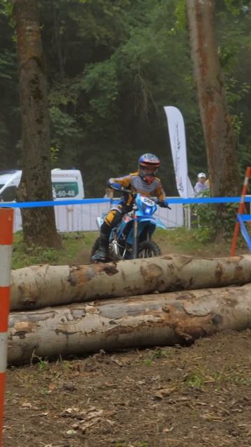 Команда райдеров Роллинг Мото уже готова рвать стадион суперэндуро! смотреть онлайн