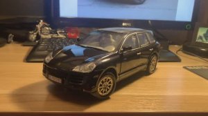 Обзор модели Porsche Cayenne в масштабе 1/18 от Motormax
